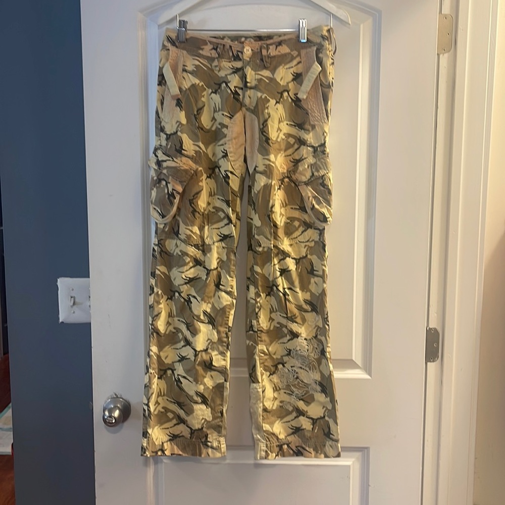 Bomb Boogie size 1 small camouflage, button pants